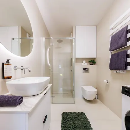 Noble Regency, Centre, Ac, Free Parking By Staynest Apartament